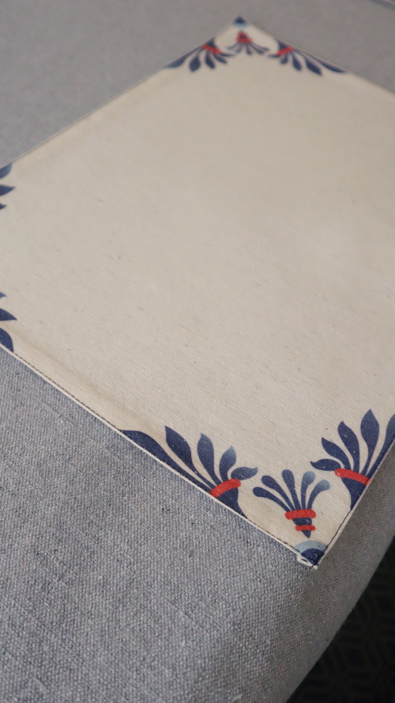 Azaro placemats set of 8 pieces