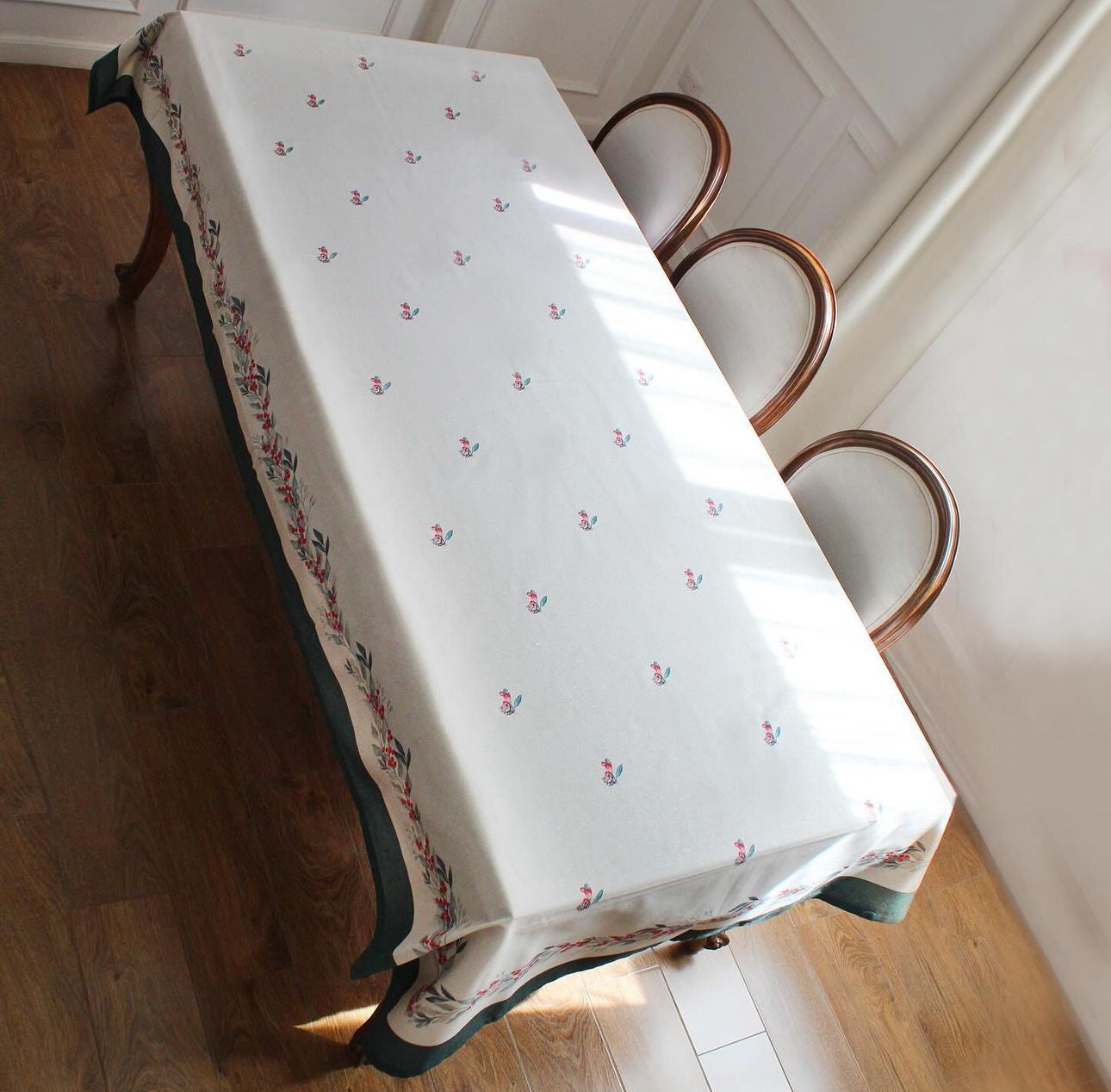 Ronamo Green Boarder Tablecloth