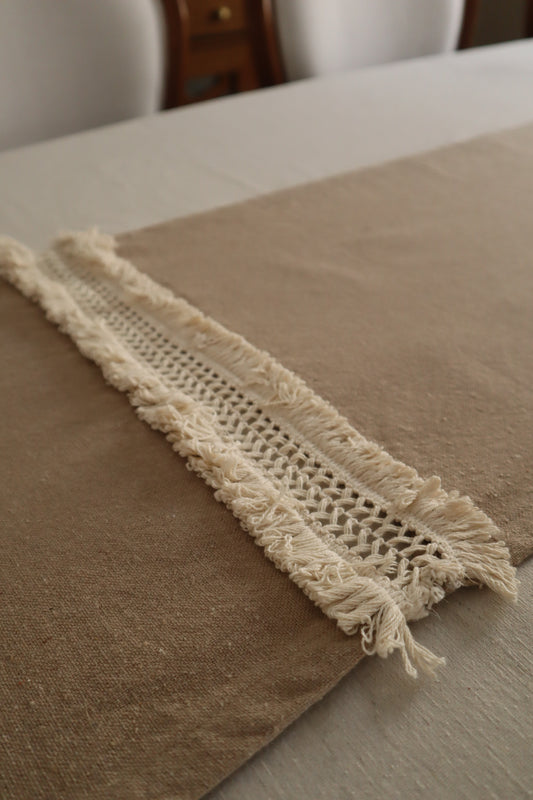 Bolo 3D Macrame Boarder Runner