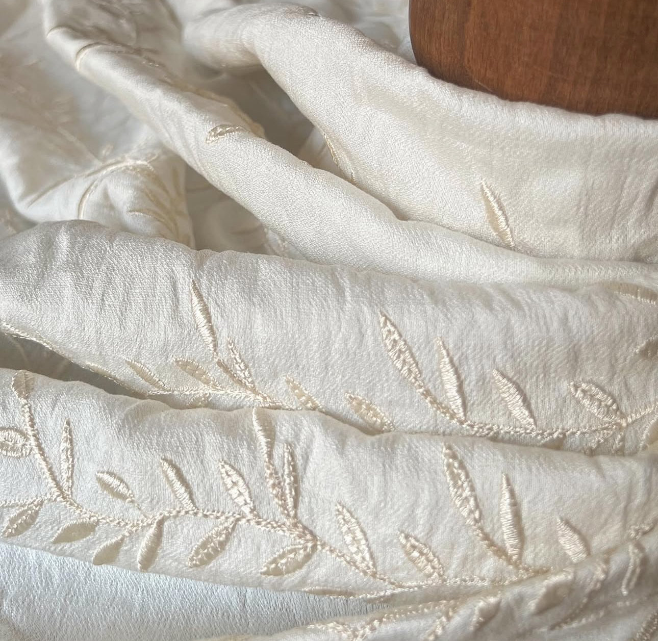Hojas Embroidered Tablecloth