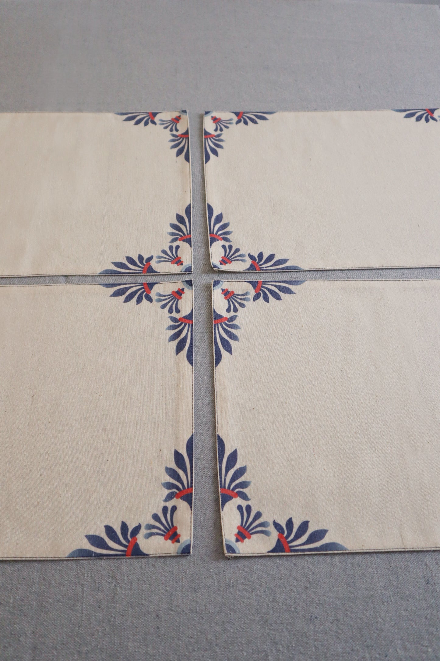 Azaro placemats set of 8 pieces