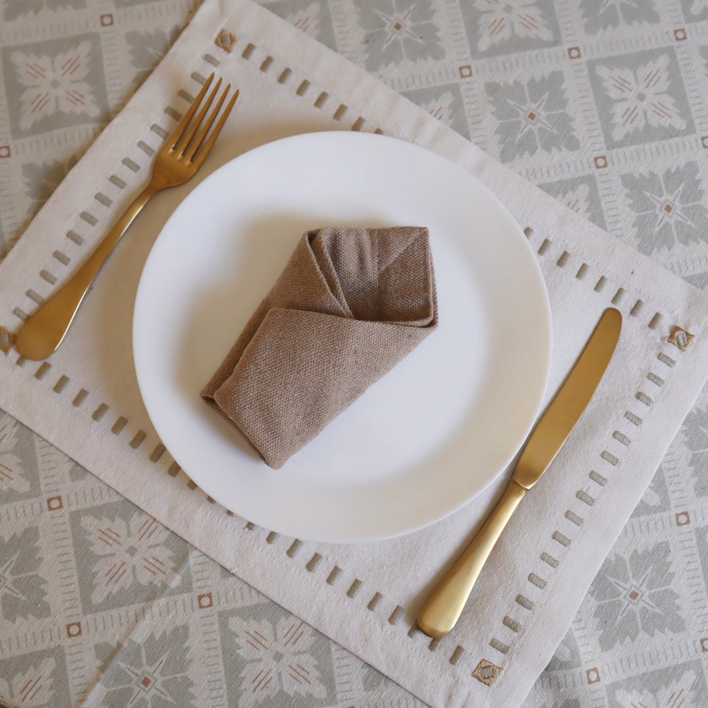 Mural Embroidered Placemats