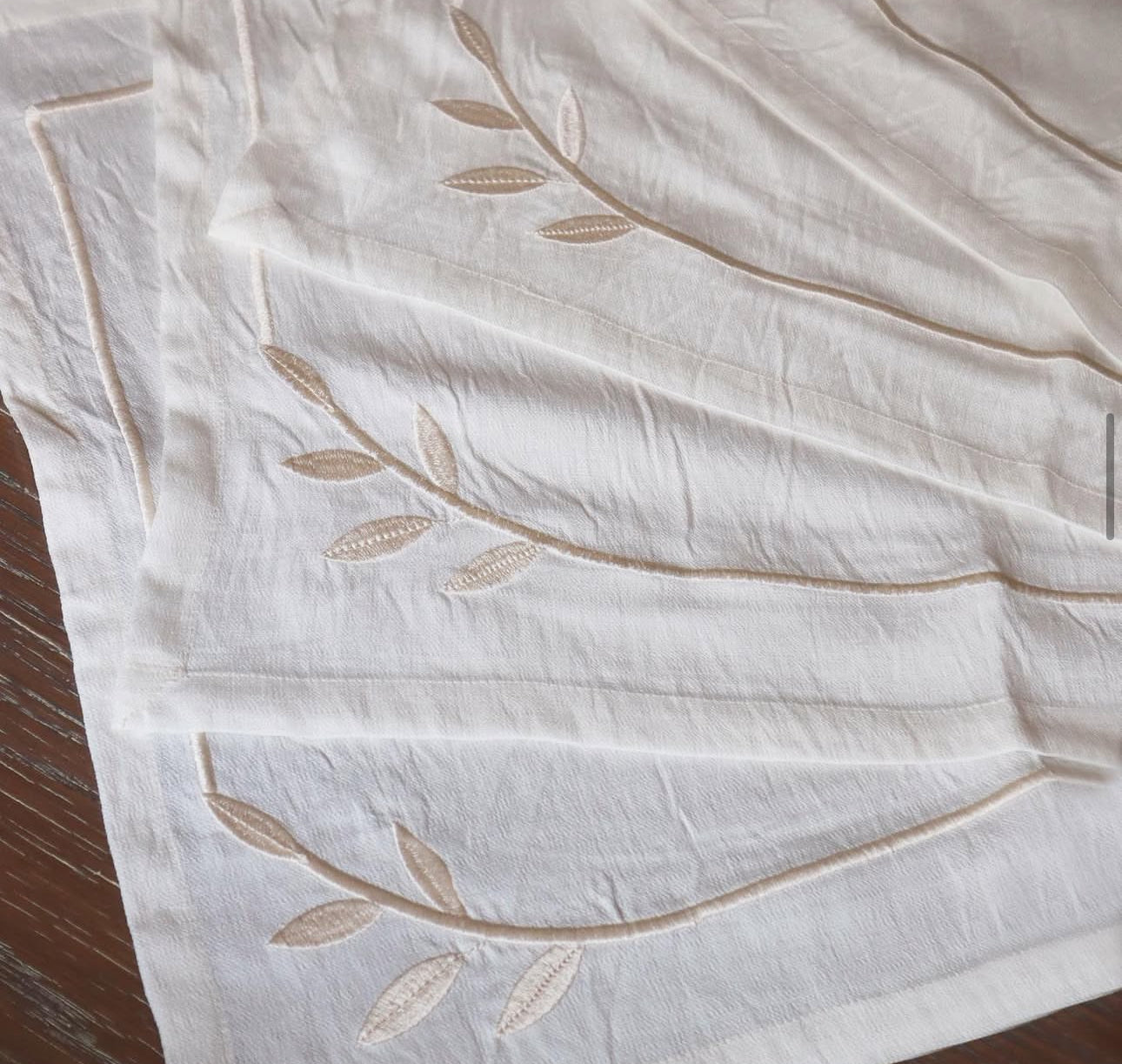 Hojas Embroidered Placemats